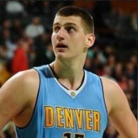 约基奇弹跳数据，为什么一个跳不起来的中锋能统治NBA？